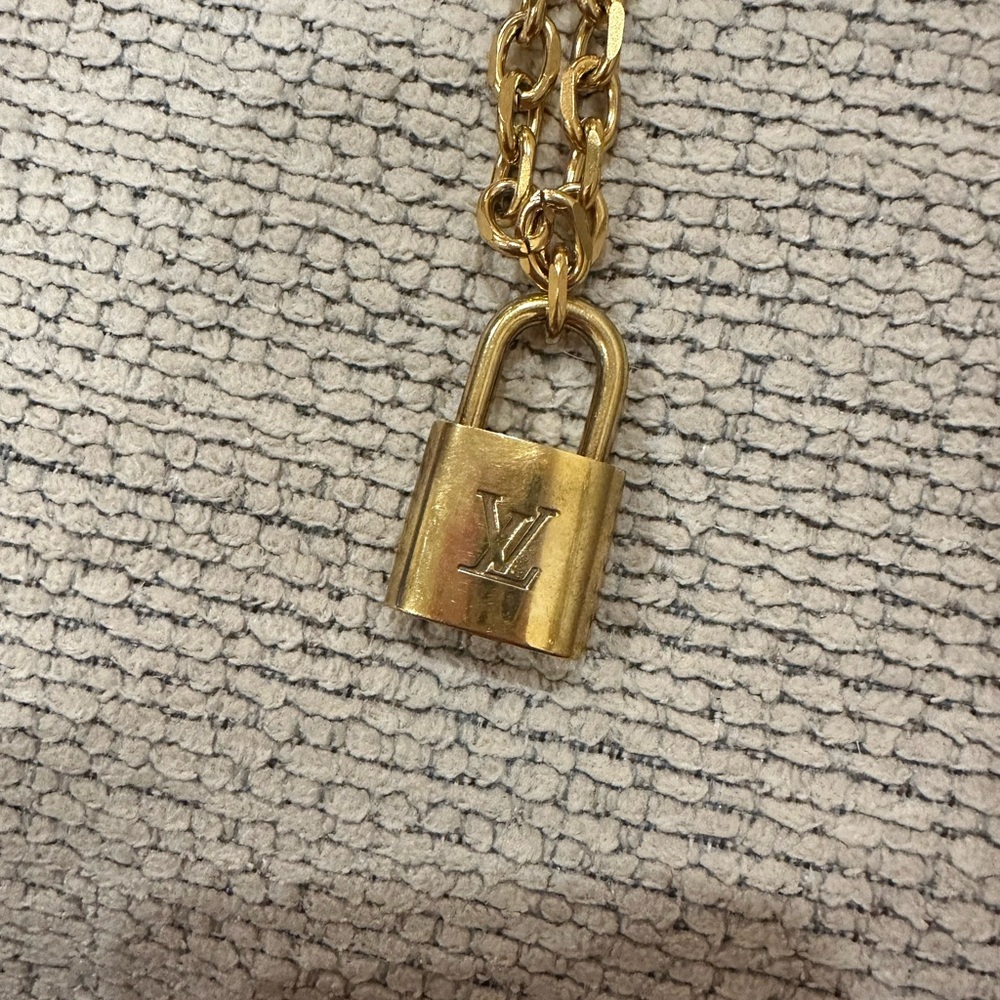 Louis Vuitton lock and key necklace - Picture 5 of 5